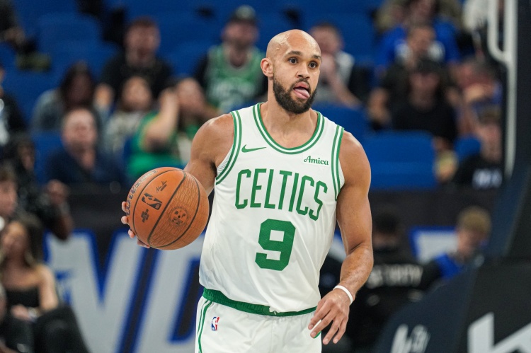 完美世界竞技平台-德里克·怀特赛季至今场均18.4分1.4断1.6帽 三项数据均生涯新高