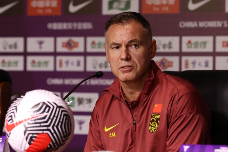 东体谈中方教练加入中国女足团队：更易沟通，技战术也能带来补充