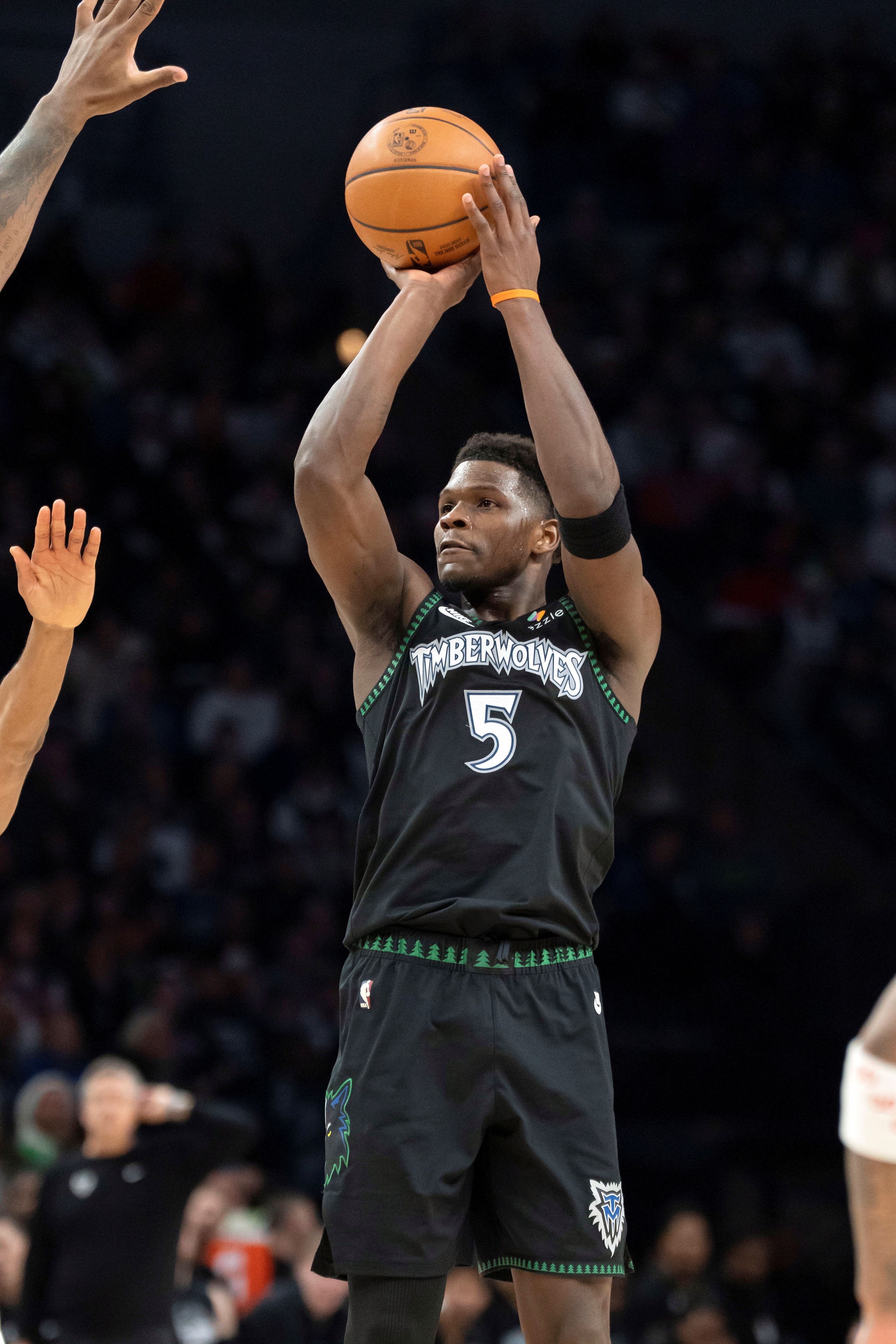 戈贝尔：华子生涯早期喜欢打英雄球 要是几年前他最后会干拔三分