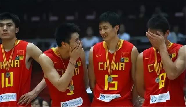 完美世界对战平台-两场世预赛过后，中国男篮已经告别了广东时代